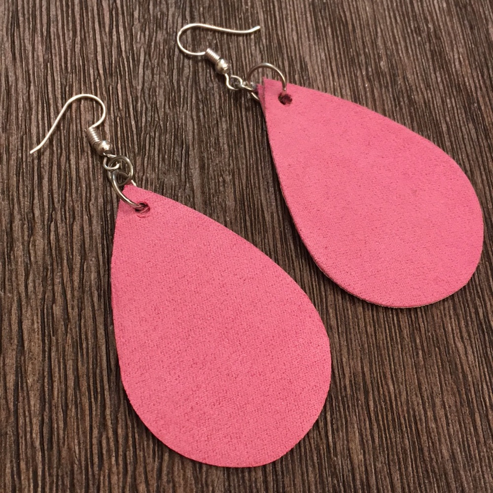 Lilly Pulitzer Chin Chin Handmade Earrings - Picture 2 of 8